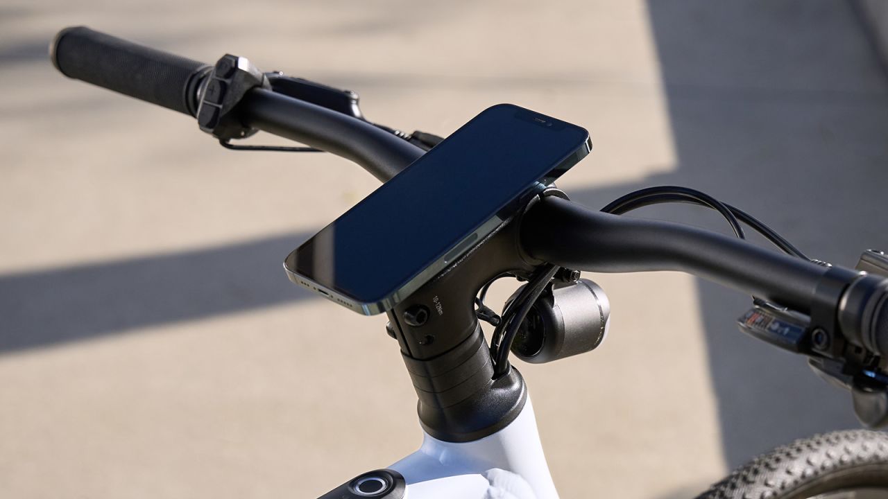 No LCDs or monitors on this e-bike.