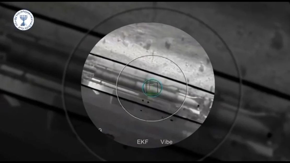 Un video compartido con CNN parece mostrar un dron de ataque unidireccional que apunta a un lanzamisiles.