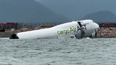 VIDEO hkg plane slides digvid 1.jpg