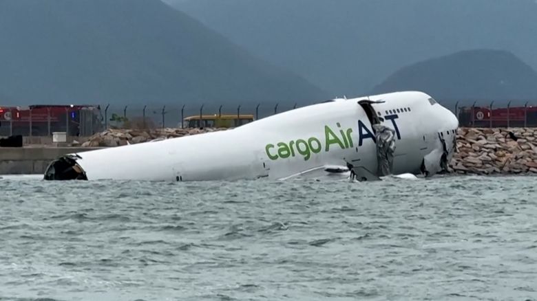 VIDEO hkg plane slides digvid 1.jpg