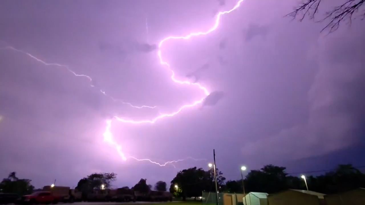 VIDEO kentucky storms lightning tornado digvid lightning.jpg