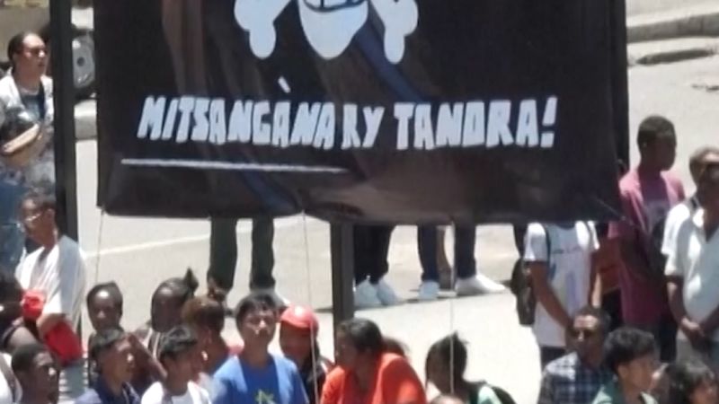 https://media.cnn.com/api/v1/images/stellar/prod/video-madagascar-protest-vrtc-1.jpg?c=16x9&q=w_800,c_fill