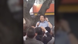 Varios videos del público en el mitin de Uribe Turbay registraron el momento del ataque.