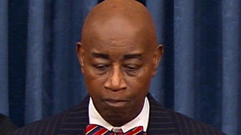 Senate chaplain urges senators to reopen government in prayer