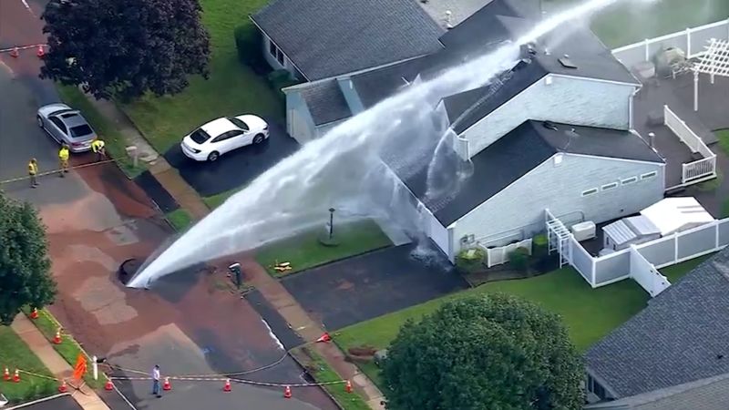 Una casa se inunda por un error del contratista | cnn