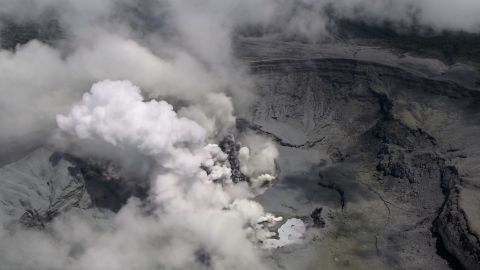Volcán Poás en Costa Rica en alerta naranja por erupciones.