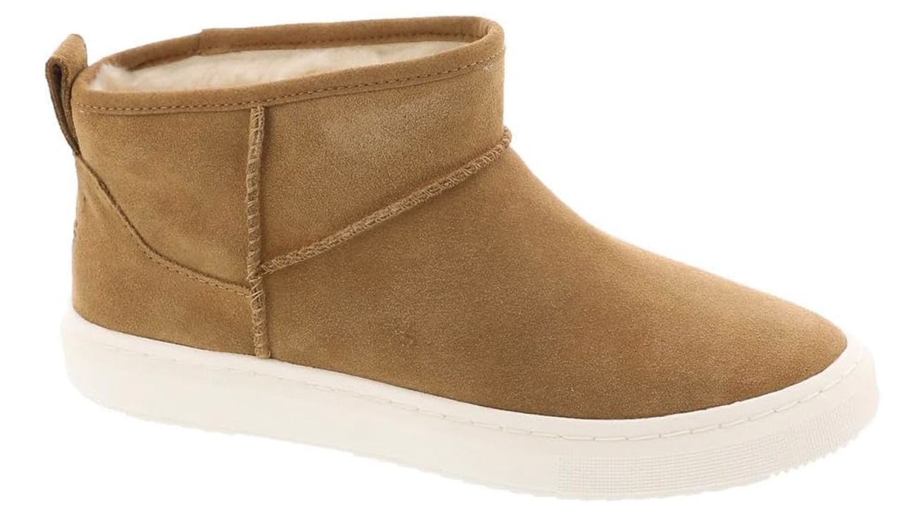 vUGG Women's Alameda Mini Boot .jpg