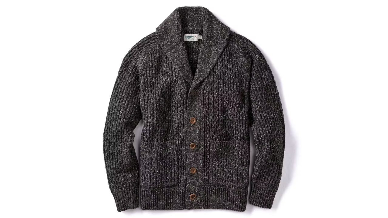 Wellen Recycled Cotton Headlands Cardigan Sweater in heather charcoal