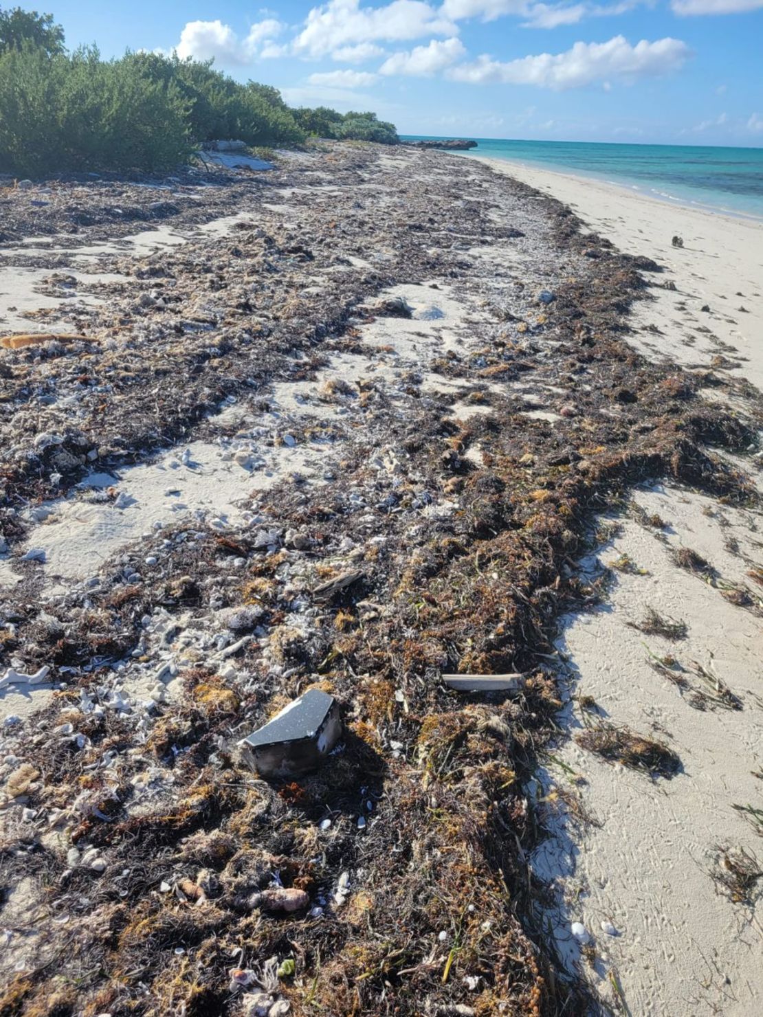 Vista de los escombros en una playa en el extremo noreste de Caicos del Oeste, el 26 de enero.