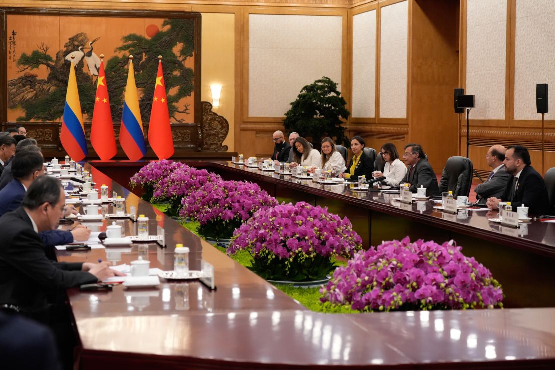 La delegación colombiana en China el 14 de mayo de 2025.