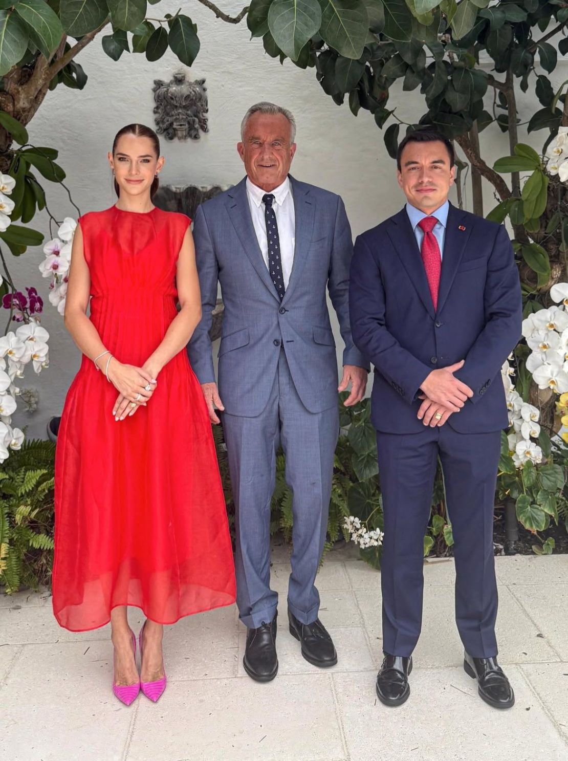 Encuentro en Mar a Lago entre Noboa, su esposa, y Robert Kennedy Jr. en marzo de 2025.