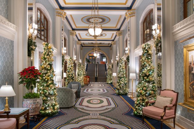 <strong>Willard InterContinental:</strong> This hotel in Washington, DC, hosts free performances leading up to Christmas as well as holiday tea and signature cocktails.