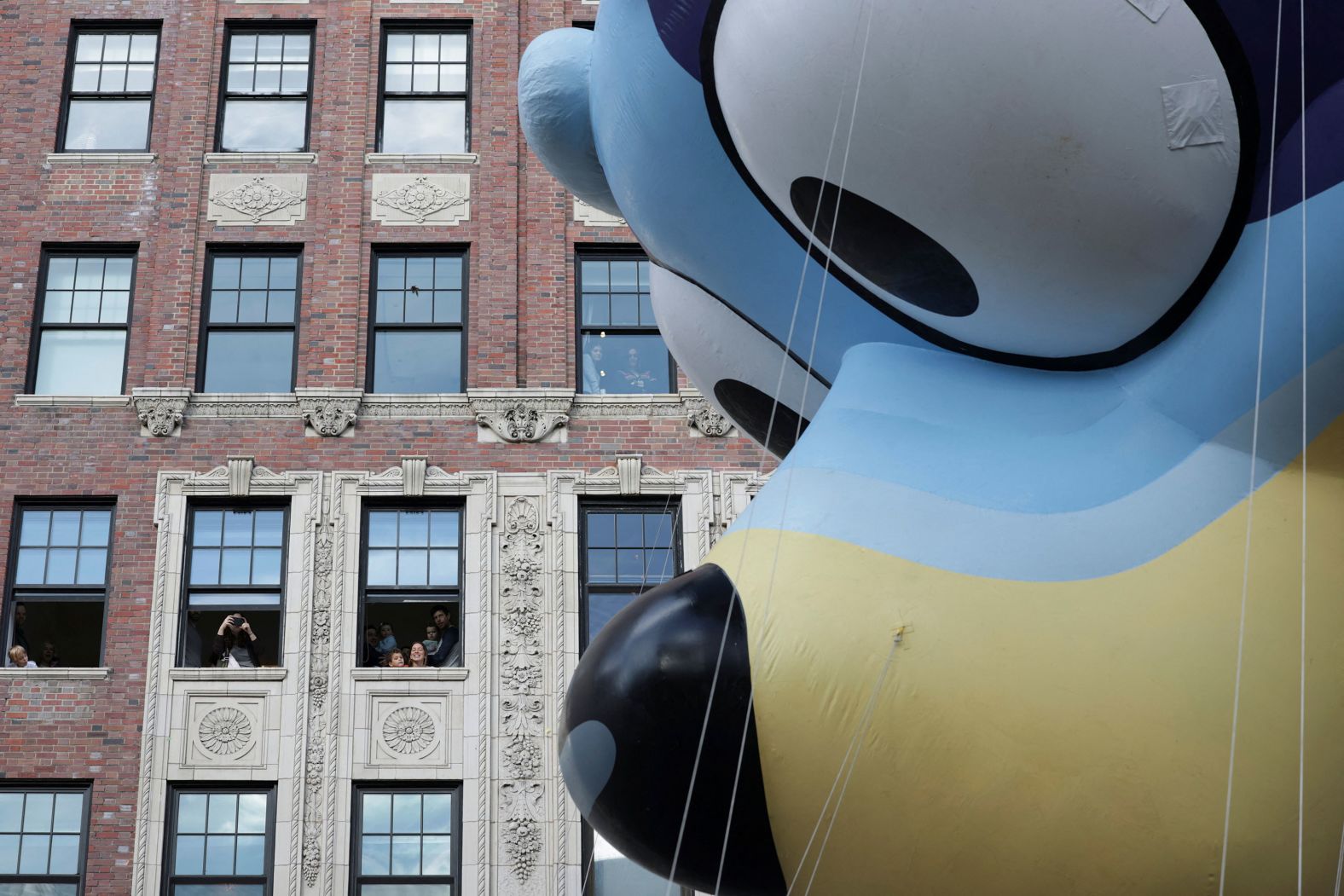 A “Bluey” balloon floats past New Yorkers during the Macy’s Thanksgiving Day Parade on Thursday, November 27.