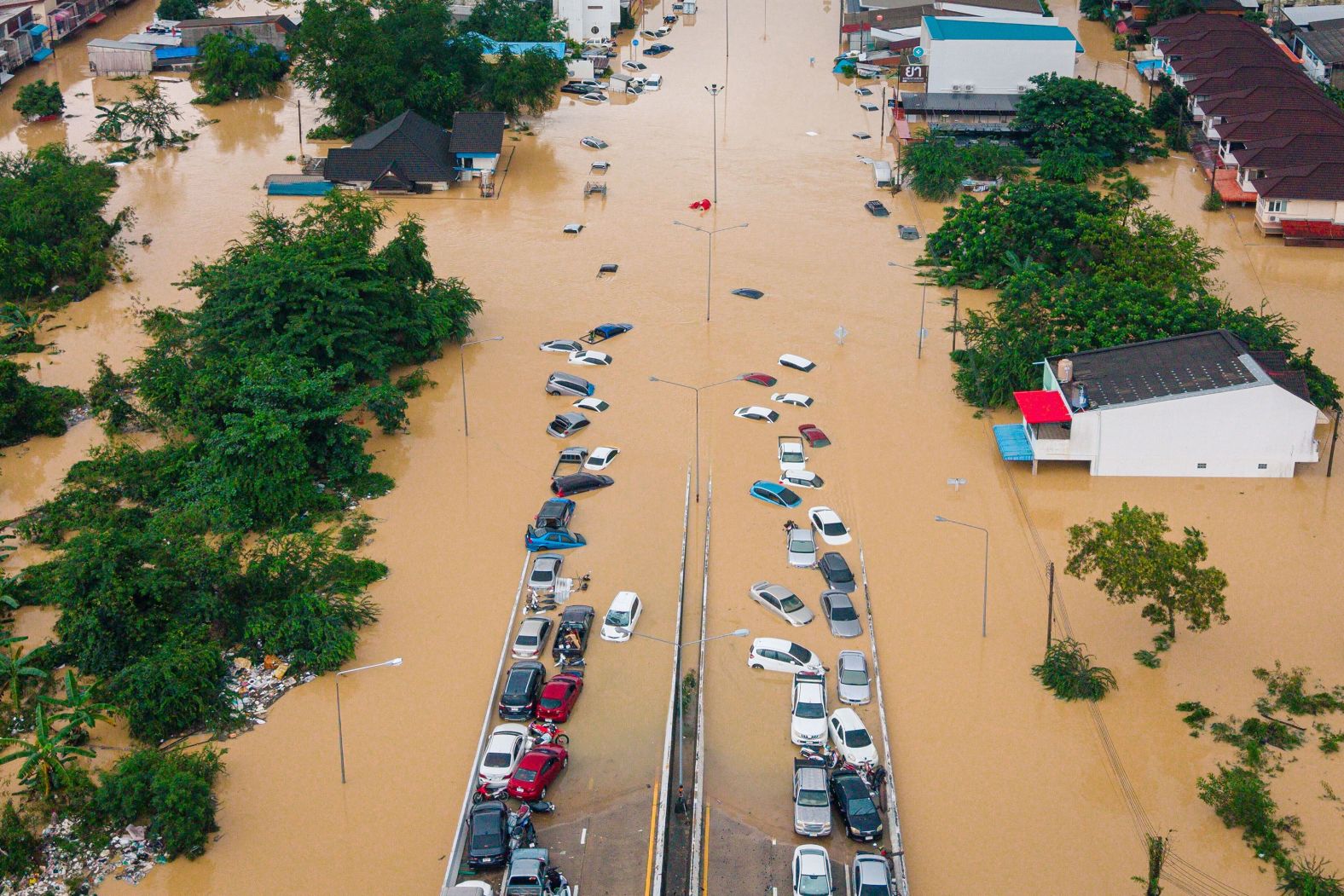 Cars and houses are submerged in floodwaters in Thailand’s Songkhla province on Wednesday, November 26.<a  href="/mt/?noimg=&dark=on&url=https%3a%2f%2fwww.cnn.com%2f2025%2f11%2f25%2fasia%2fthailand-hat-yai-floods-rain-intl-hnk">A “once in 300 year” storm</a> has battered southern Thailand, bringing floodwaters more than 8 feet high.
