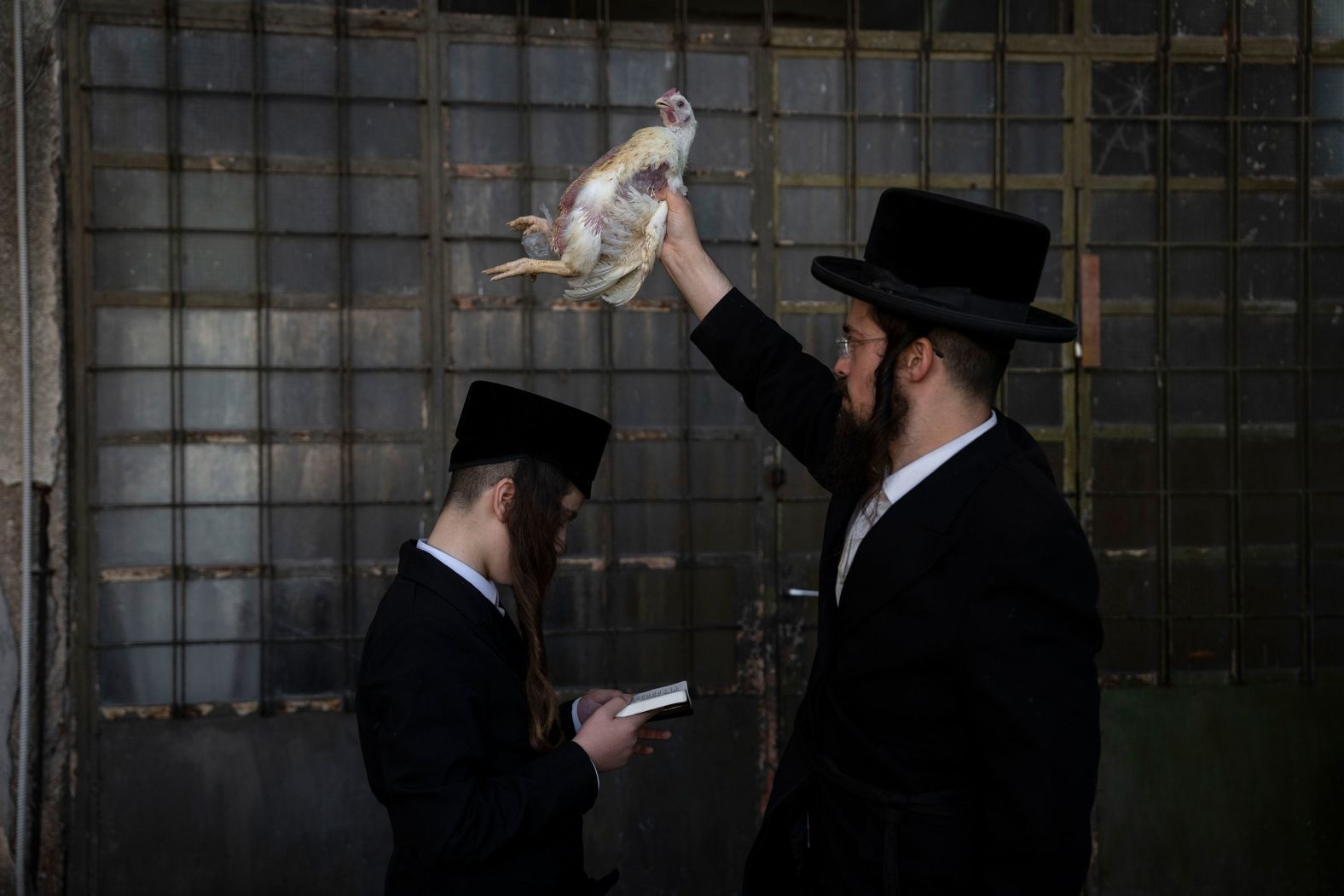 An ultra-Orthodox Jewish man swings a chicken over his child’s head in Bnei Brak, Israel, on Thursday, October 10. It was part of the Kaparot ritual a day before the Jewish holiday of Yom Kippur.