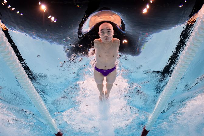 China's Guo Jincheng swims to victory in the 50-meter butterfly S5 event during the Paris Paralympics on Friday, September 6. He also set a new world record (30.28 seconds).