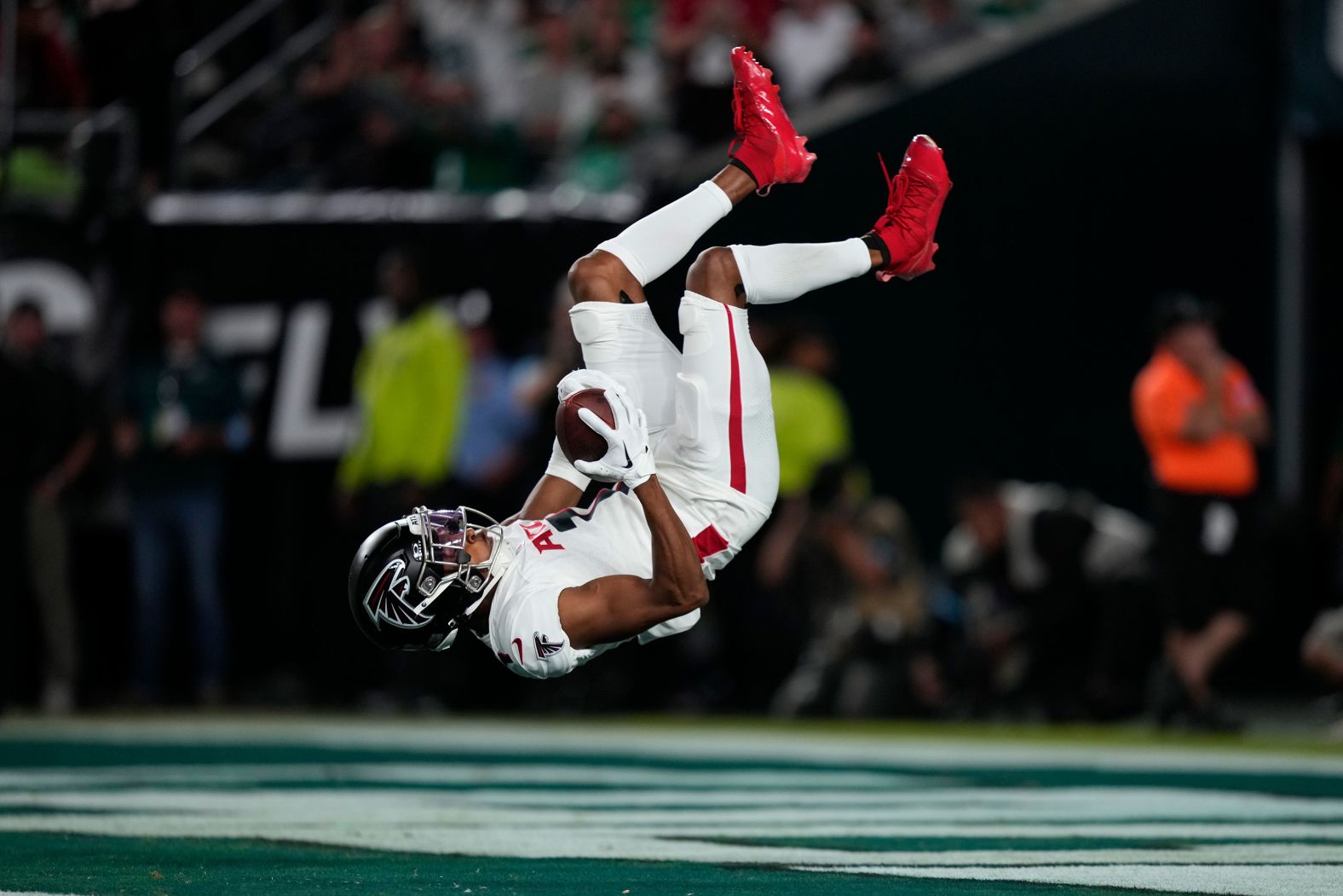 Atlanta Falcons wide receiver Darnell Mooney scores a touchdown during the team’s Monday Night Football win over the Philadelphia Eagles on September 16.