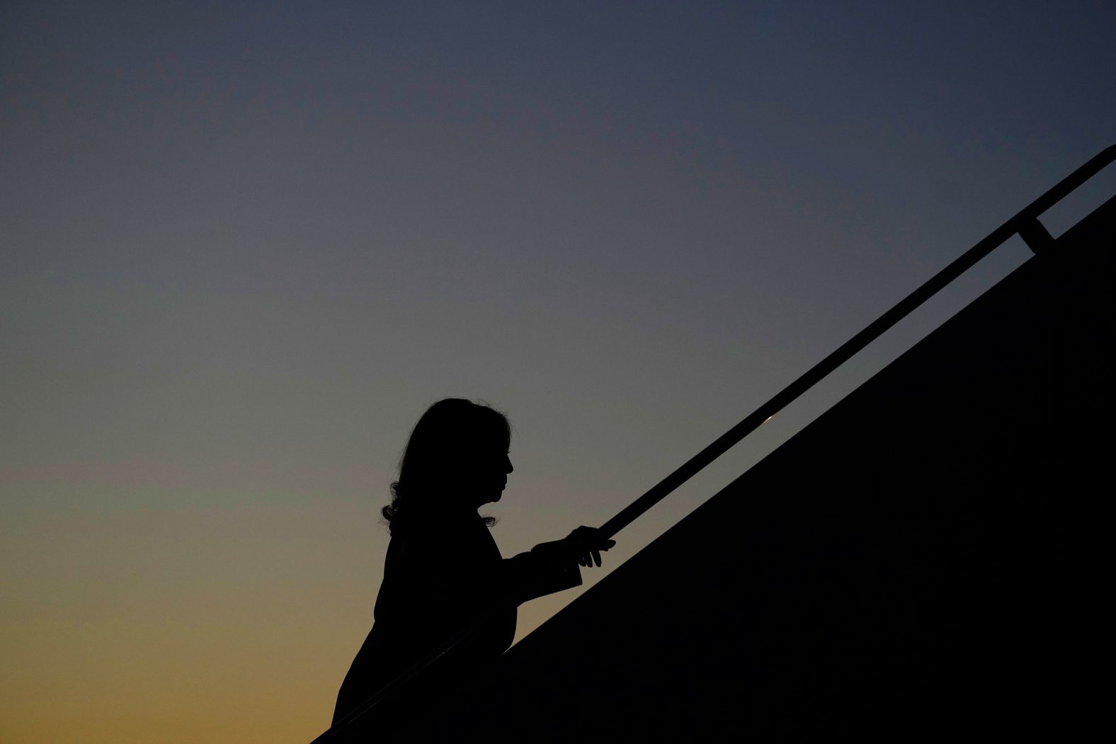 Vice President Kamala Harris boards Air Force Two in Madison, Wisconsin, on Friday, September 20. <a href="index.php?page=&url=https%3A%2F%2Fwww.cnn.com%2F2024%2F09%2F19%2Fworld%2Fgallery%2Fphotos-this-week-september-12-september-19%2Findex.html">See last week in 32 photos</a>.