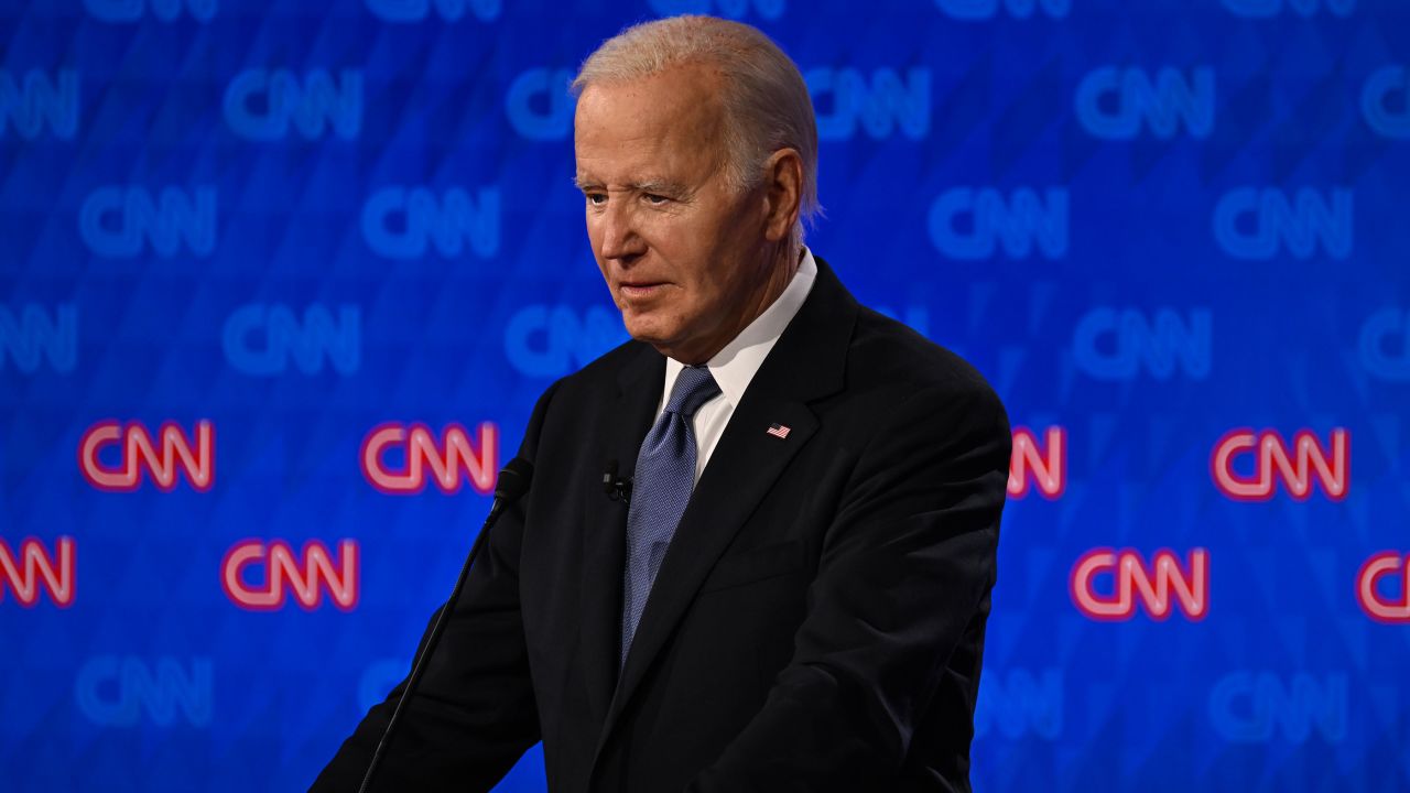 Los donantes se preocupan por el camino a seguir después de la actuación de Biden en el debate