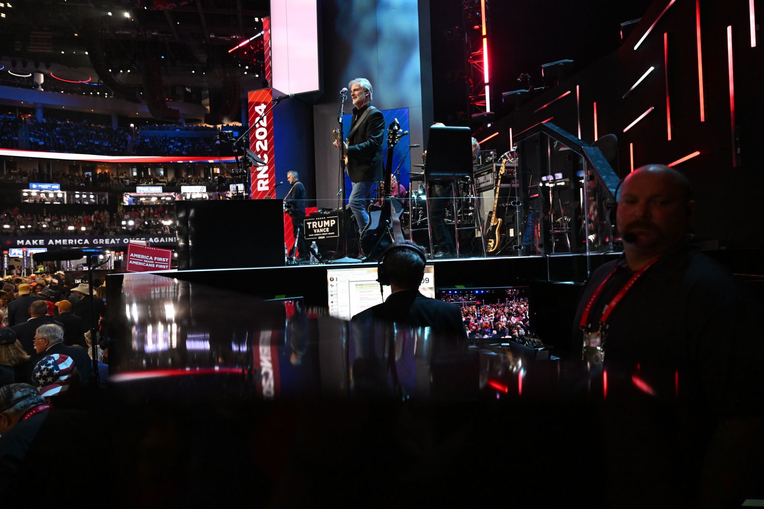 The band Sixwire plays during the convention on Thursday.