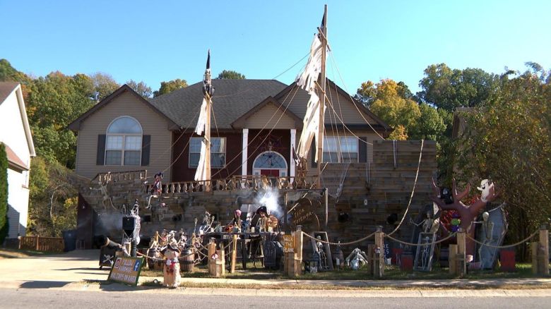 wtvf pirate ship halloween 100525 ATN.jpg
