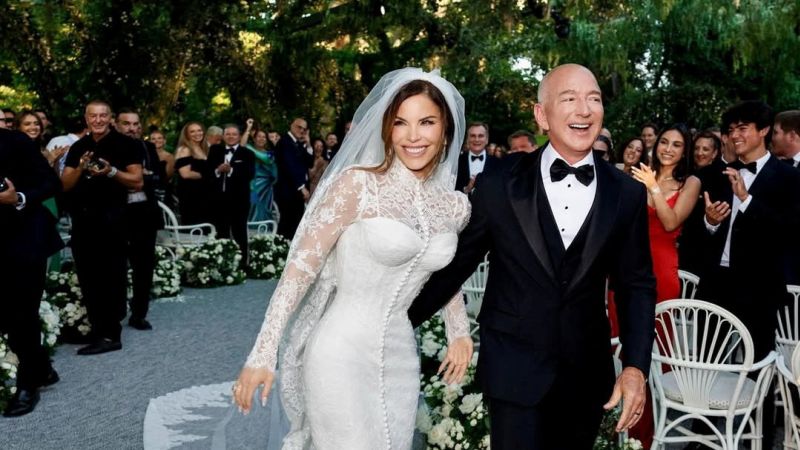 Read more about the article What happened on Jeff Bezos and Lauren Sanchez’s big wedding day – CNN