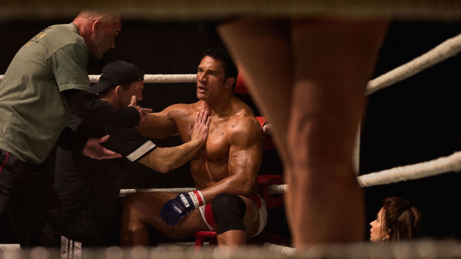 道恩·强森在《粉碎机器》中扮演 UFC 拳手马克·科尔。