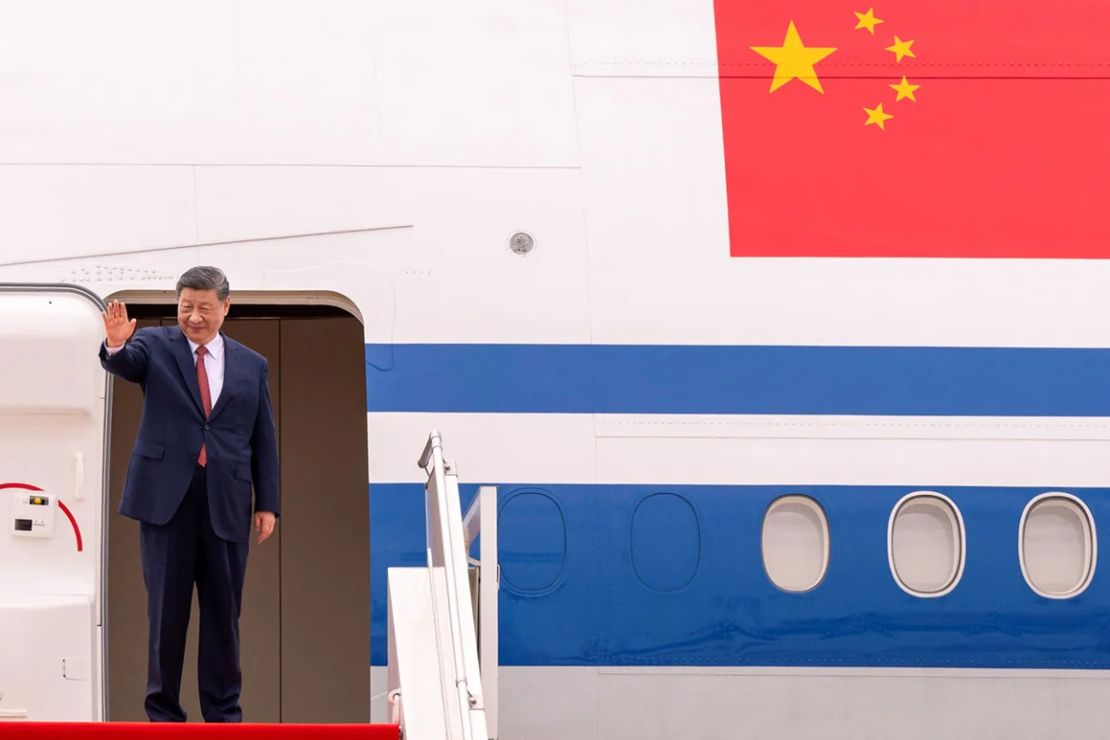 Xi Jinping de China abandona Camboya el 18 de abril de 2025.