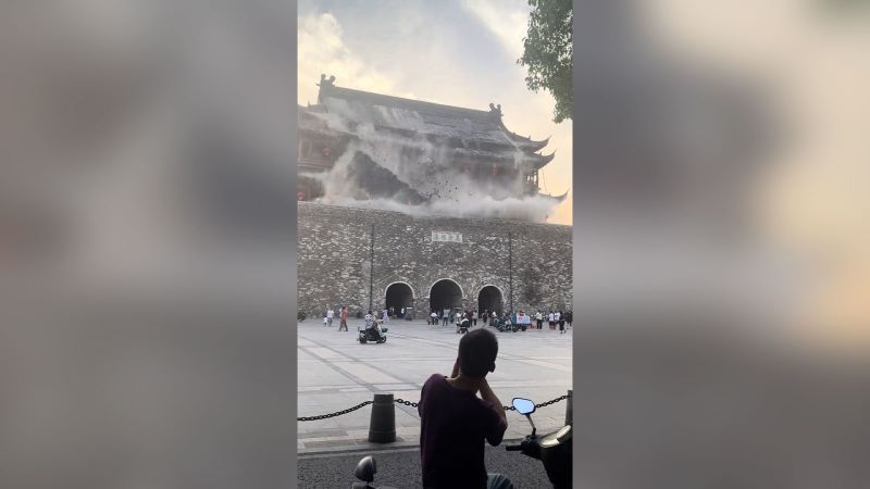 Tourists scramble as roof tiles fall off 600-year-old Chinese tower