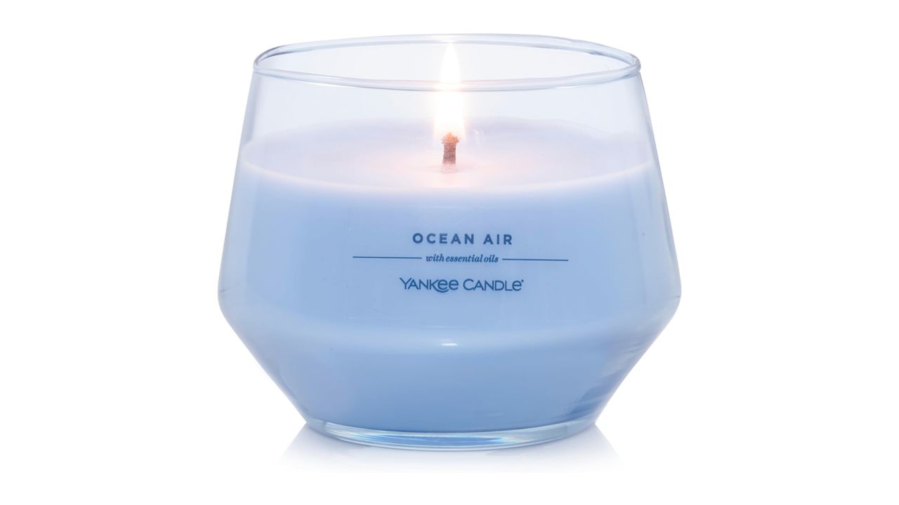 Yankee Candle Studio Medium Candle, Ocean Air cnnu.jpg