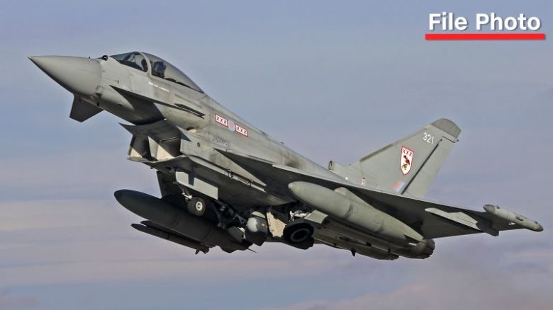 El Ministerio de Defensa británico afirmó haber utilizado aviones Typhoon FGR4 de la Real Fuerza Aérea Británica, como el que se ve en esta foto de archivo de 2024, para llevar a cabo los ataques.