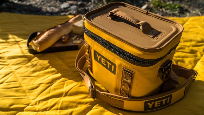 YETI popular Hopper Flip 8 Cooler - Alpine Yellow