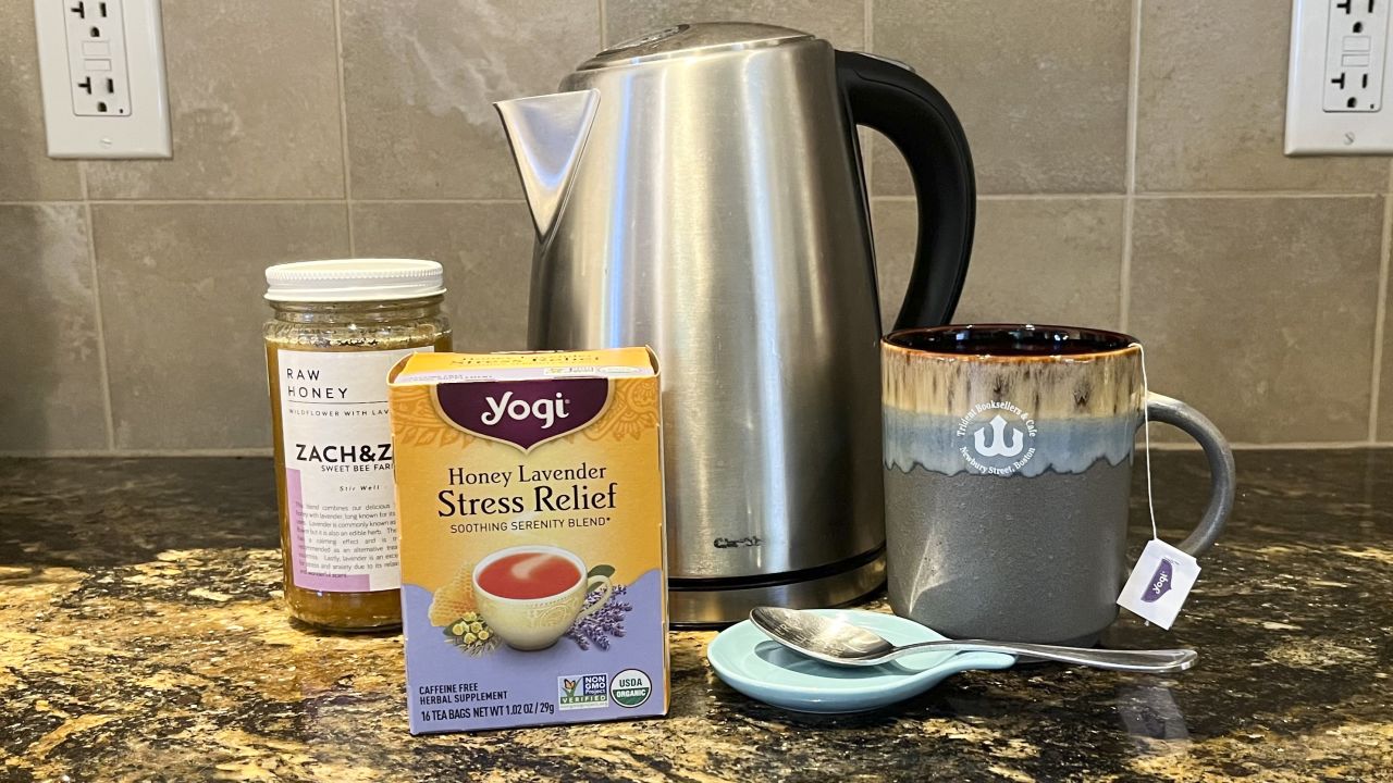 Yogi-honey-lavender-tea-1-cnnu .jpg