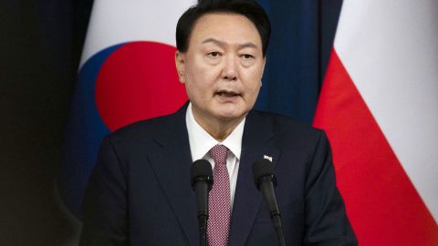 El presidente de Corea del Sur, Yoon Suk Yeol, habla durante una conferencia de prensa en Seúl el 24 de octubre.