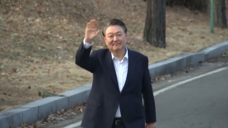 See moment South Korea’s impeached president Yoon freed from detention