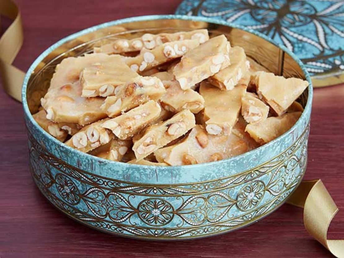 YW0201H_peanut-brittle-recipe_s4x3.jpg