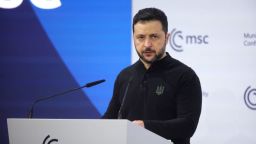 El presidente de Ucrania, Volodymyr Zelensky, habla durante la 61.ª Conferencia de Seguridad de Múnich en Múnich, Alemania, el 15 de febrero de 2025.