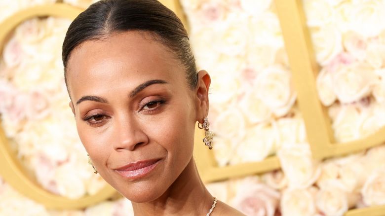 Zoe Saldana en los Globos de Oro 2025 en Beverly Hills.