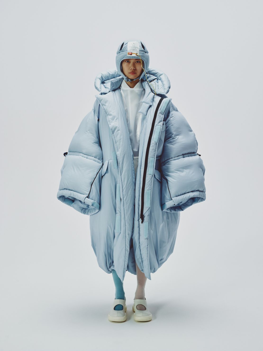 The oversized coat is made with lightweight but warm Kodenshi fiber.