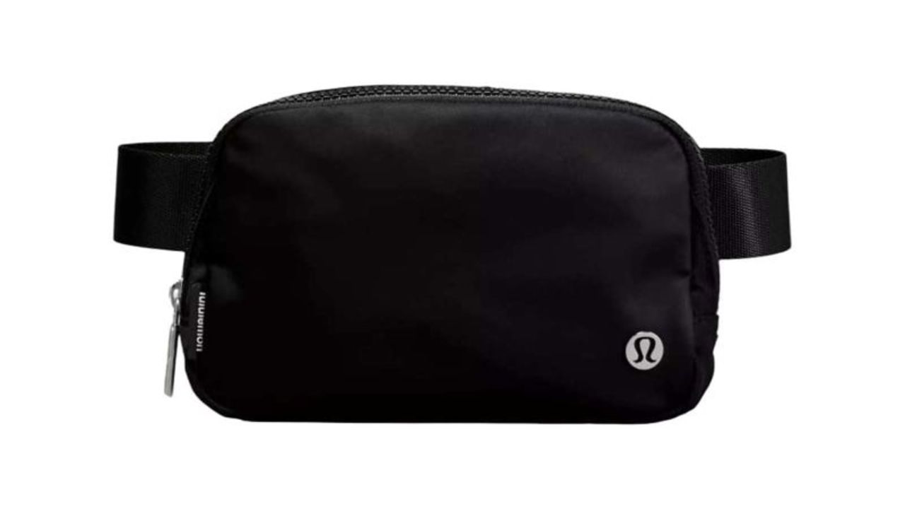 underscored-amazontravel-lululemon-everywhere-belt-bag.jpg