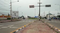 <p>A Thai town near the Cambodian border is nearly deserted as residents flee due to intense fighting. CNN's Polo Sandoval explains next steps, as both countries are under pressure to negotiate a ceasefire.</p>