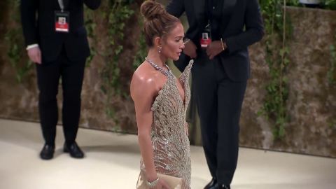 <p>Jennifer López presentará los premios American Music Awards 2025 el 26 de mayo; la música de la película "Twilight" será llevada a 60 ciudades de EE.UU.; y un vistazo a la nueva película de Vince Vaughn, "Nonnas". Clara López con las noticias de entretenimiento en el Minuto Hollywood.</p>