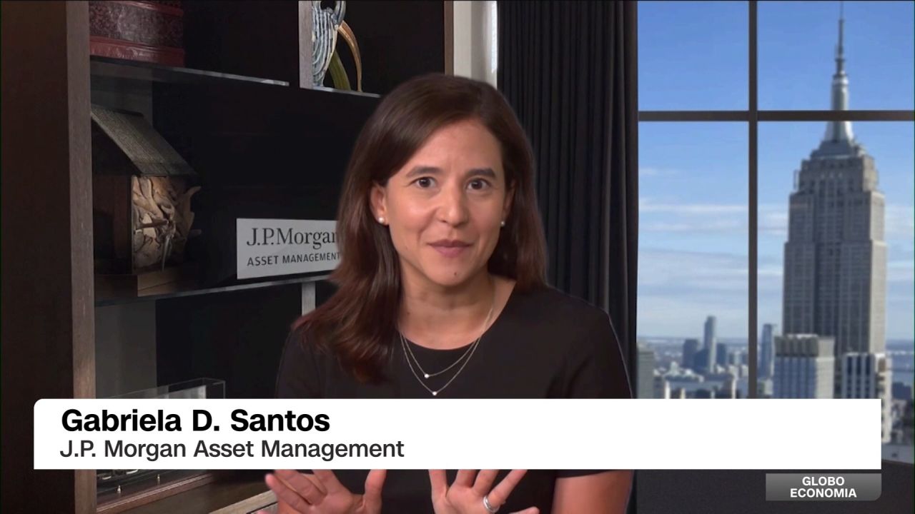 <p>La directora ejecutiva de J. P. Morgan Asset Management, Gabriela D. Santos, dice que la inflación actualmente es del 3 % luego de un proceso de dos años que aún no ha terminado. Se espera que llegue al 2 % a mediados de 2025, señala la experta. Escucha el podcast sobre este tema en cnne.com/globoeconomiapodcast. GloboEconomía se emite los sábados a las 7 p.m. y los domingos a las 12:30 p.m., hora de Miami.</p>