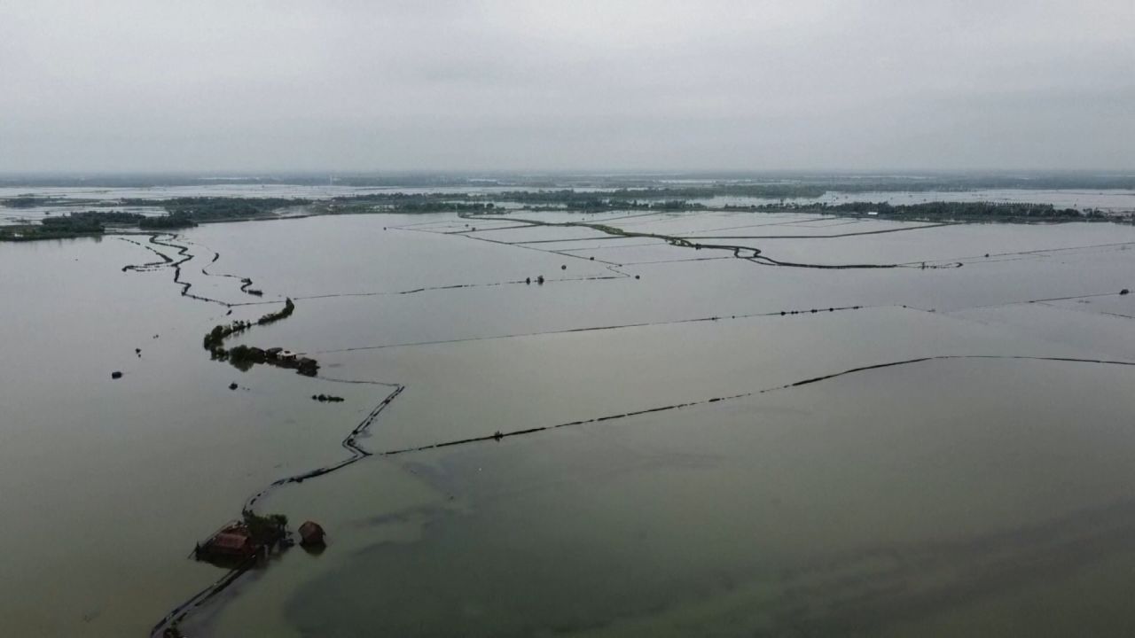 Imágenes aéreas muestran la grave situación en la India y en Bangladesh debido al paso del ciclón tropical que azota la región. Las autoridades informaron que, hasta el momento, hay 36 muertos.