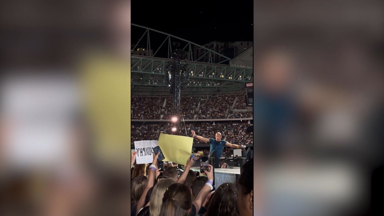 

<p>Coldplay’s Chris Martin fell through a hole in the stage at the band’s Melbourne concert on Sunday. </p>
<p>” class=”image__dam-img image__dam-img–loading” onload=”this.classList.remove(‘image__dam-img–loading’)” onerror=”imageLoadError(this)” height=”1080″ width=”1920 “/></picture>
    </div>
</div></div>
</p></div>
</div>
<div class=