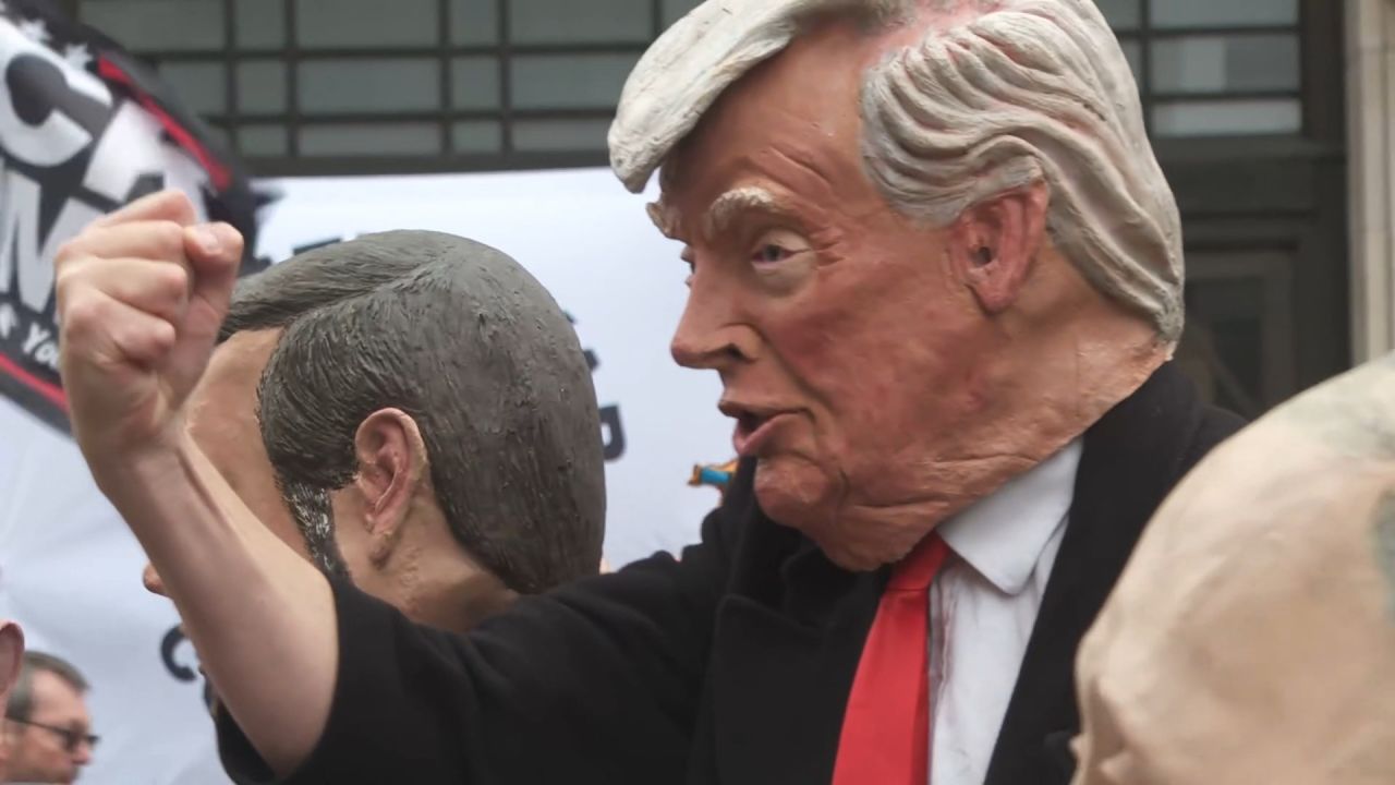 

<p>Anti-Trump protesters gather in London for demonstrations to launch soon, wielding the signs with signs against the US leader. </p>
<p>” class=”image__dam-img image__dam-img–loading” onload=”this.classList.remove(‘image__dam-img–loading’)” onerror=”imageLoadError(this)” height=”1080″ width=”1920″/>
    </p></div>
</div></div>
</p></div>
</div>
<div class=