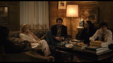 <p>Julia Roberts, George Clooney, Adam Sandler, Emma Stone y otras celebridades viajarán a Venecia para atender el festival de cine de esa ciudad italiana. Un vistazo a Jessie Buckley y Paul Mescal, protagonistas de "Hamnet", película basada en una novela sobre la familia Shakespeare. Lynn Franco con las noticias de entretenimiento del Minuto Hollywood</p>