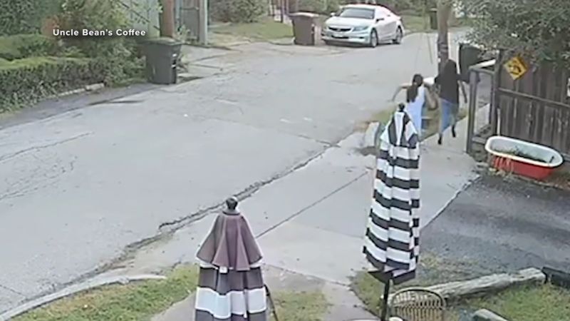 Video captures woman tackle bag snatcher to the ground