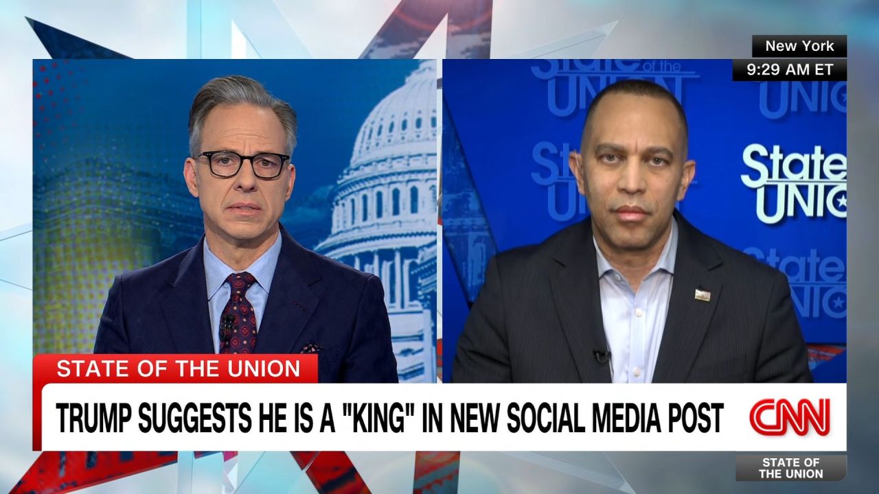 clipped thumbnail - sotu-hakeem-jeffries-says-donald-trump-is-not-a-king - CNN ID 21407076 - 00:00:15;29