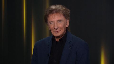<p>El cantante Barry Manilow tendrá su gira final por Norteamérica; Tom Hiddleston protagoniza “The Life of Chuck”, basada en una novela de Stephen King; y preparan una subasta para celebrar el día de Star Wars el próximo 4 de mayo. Estas son las noticias de entretenimiento del Minuto Hollywood con Clara López.</p>
